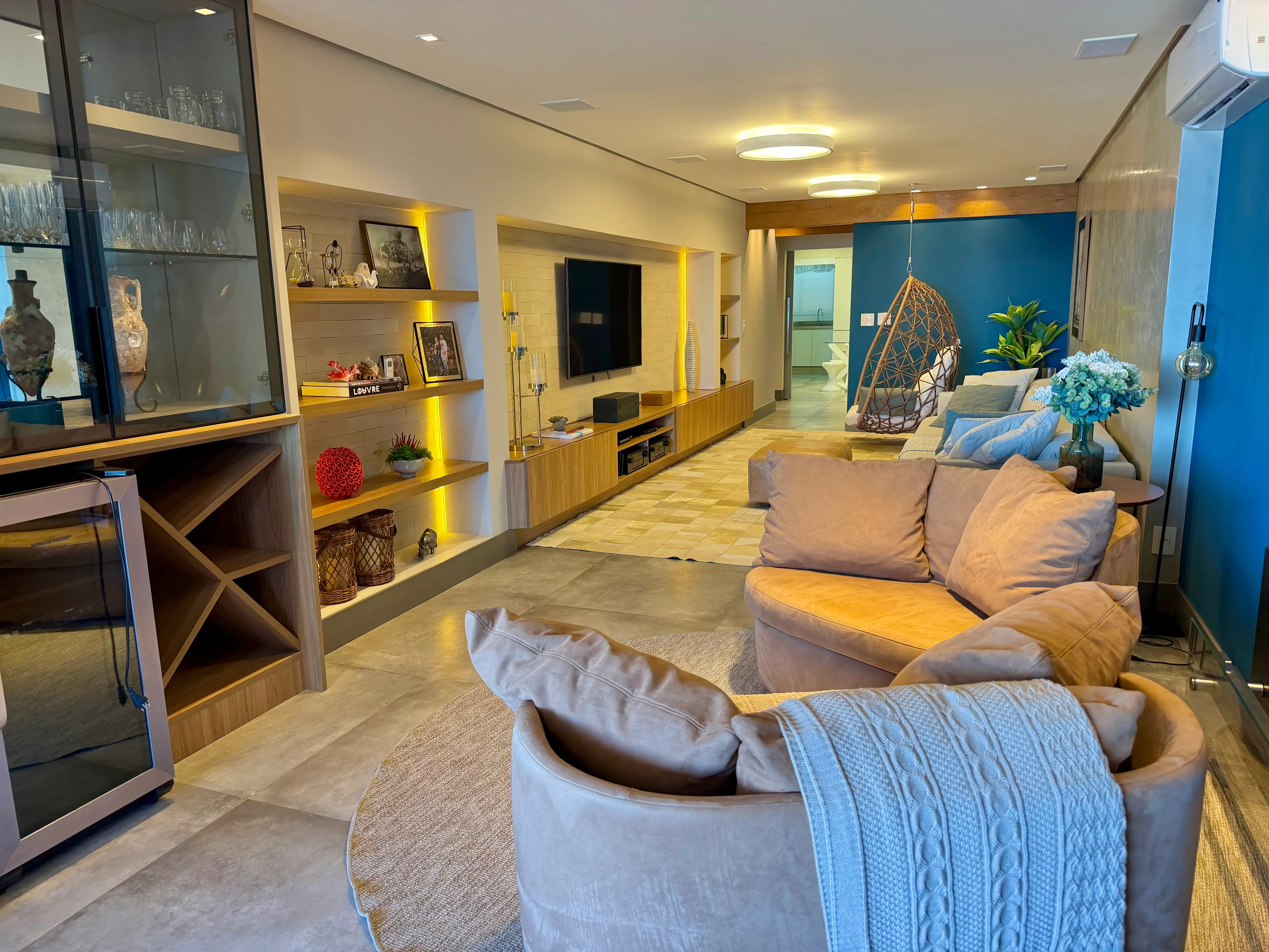 Apartamento com 3 dormitórios sendo 3 suítes e 1 vaga de garagem em Balneário Camboriú/SC
