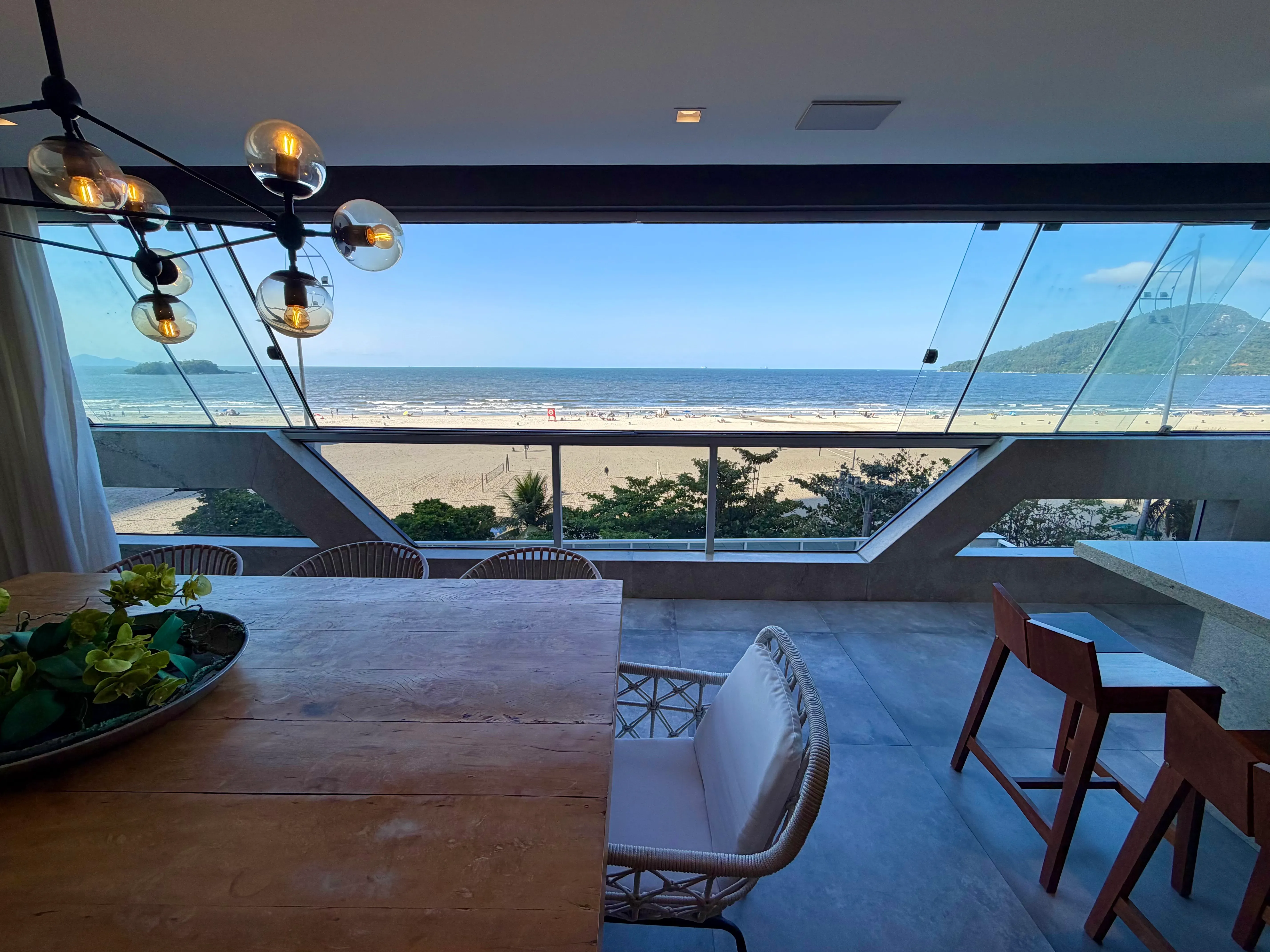 Apartamento com 3 dormitórios sendo 3 suítes e 1 vaga de garagem em Balneário Camboriú/SC