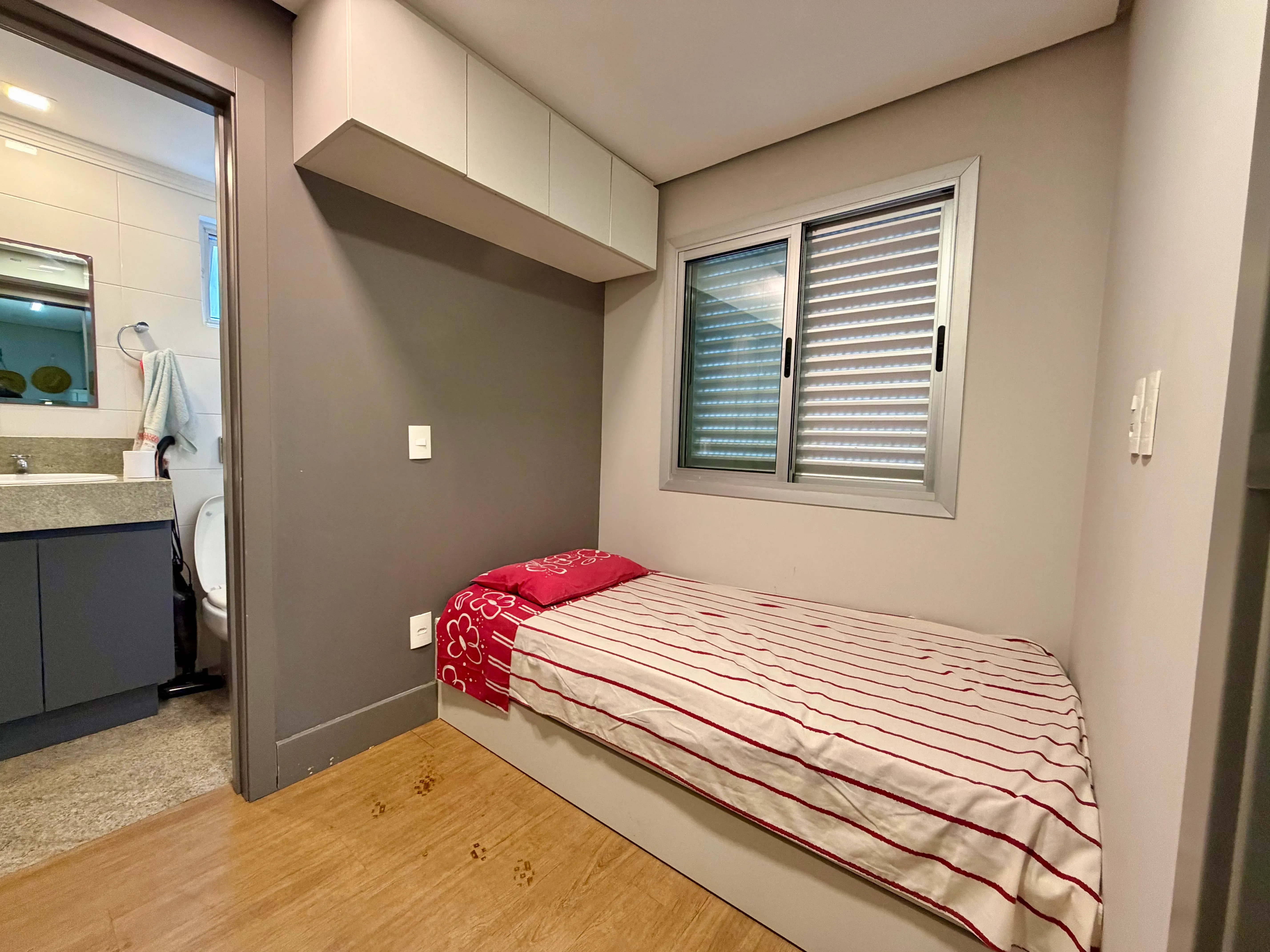 Apartamento com 3 dormitórios sendo 3 suítes e 1 vaga de garagem em Balneário Camboriú/SC