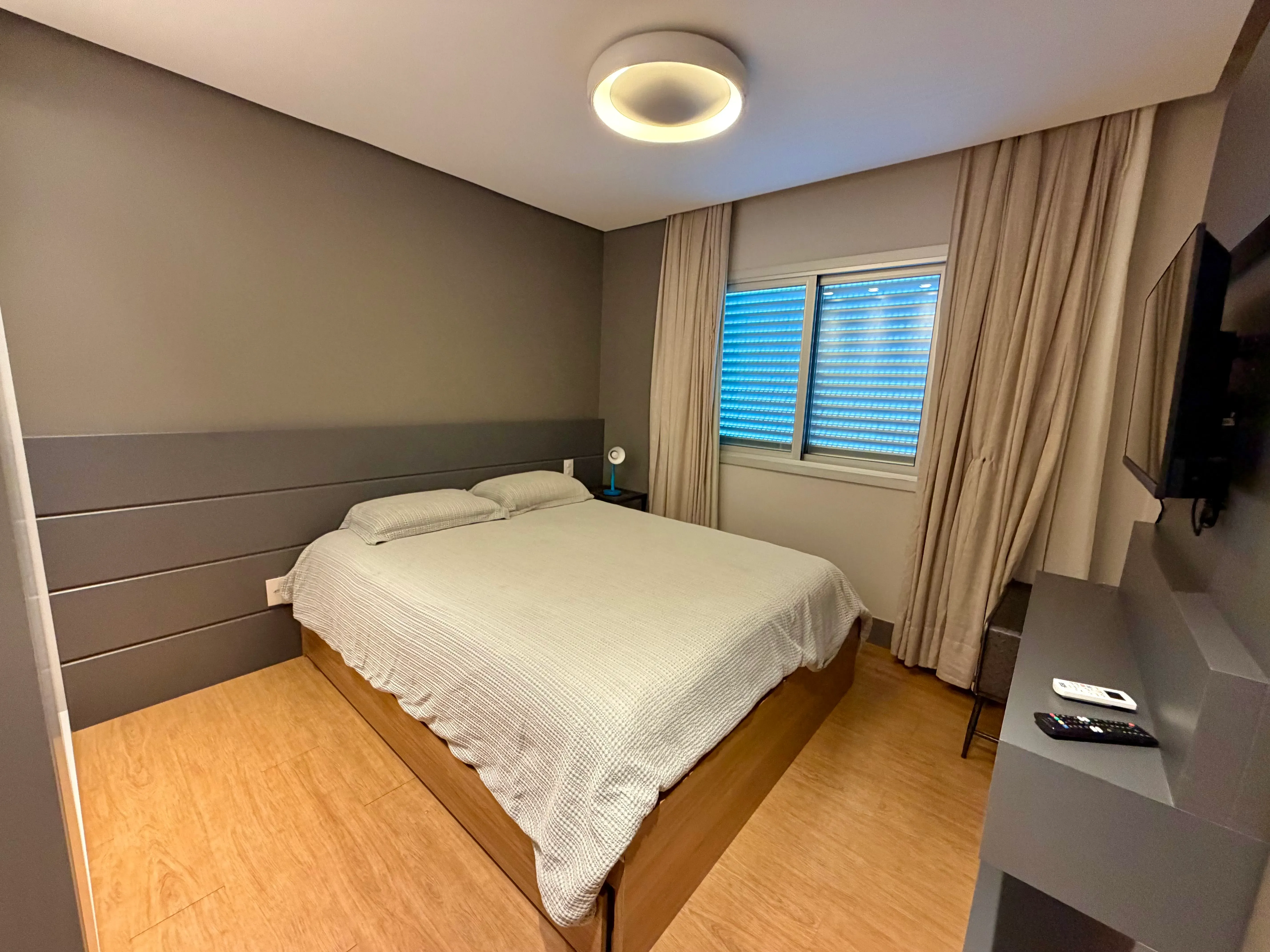 Apartamento com 3 dormitórios sendo 3 suítes e 1 vaga de garagem em Balneário Camboriú/SC