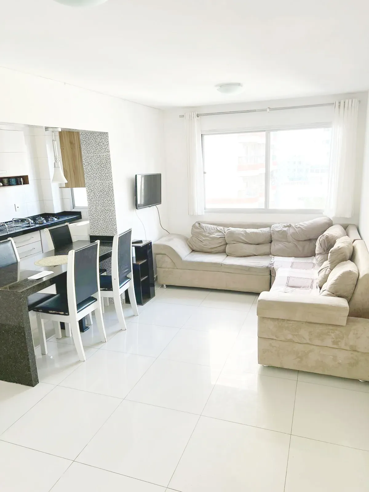Apartamento com 2 dormitórios e 1 vaga de garagem em Balneário Camboriú/SC