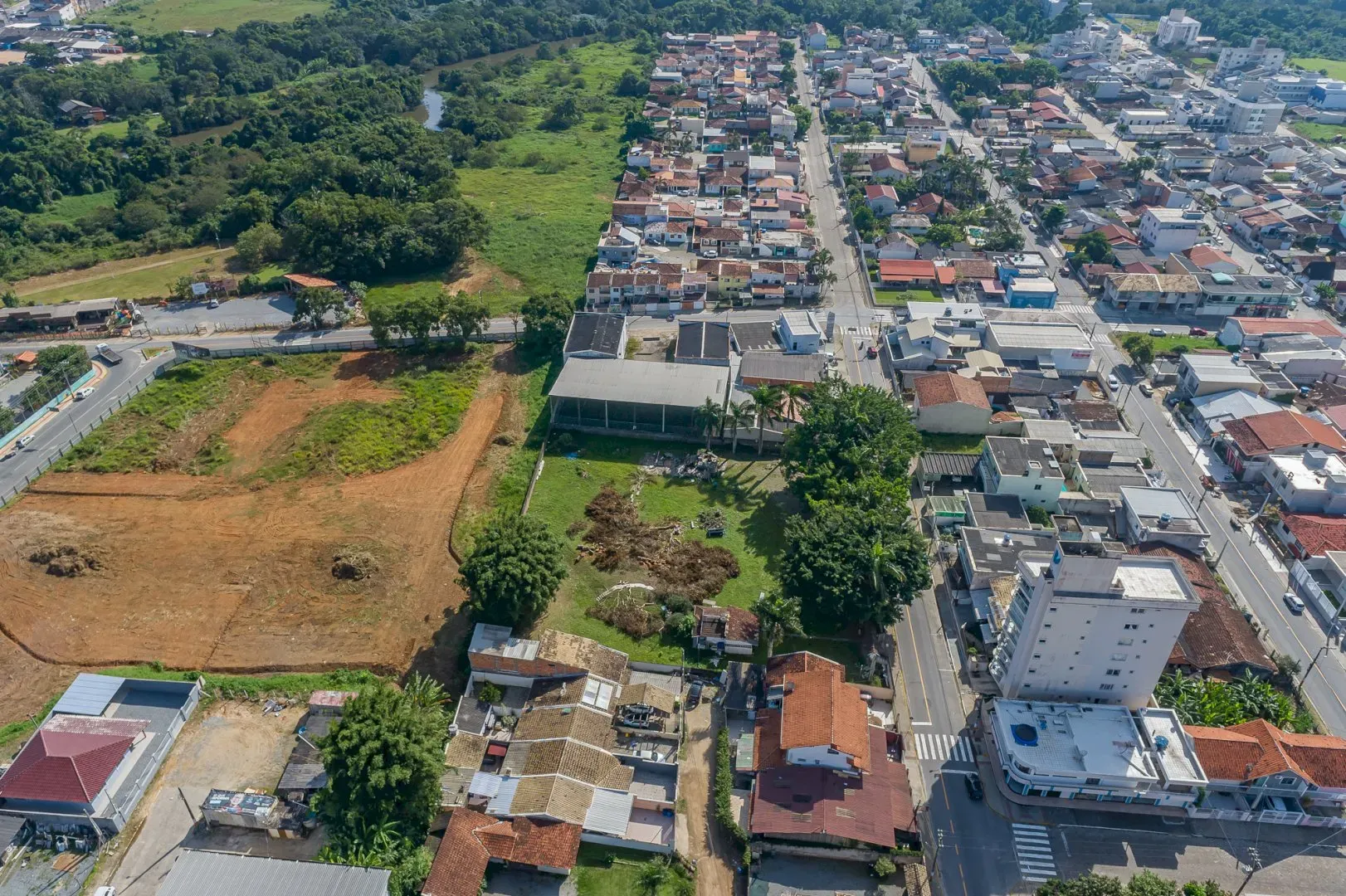 Terreno comercial com 3m², no bairro Praia do Estaleiro em Balneário Camboriú para Comprar