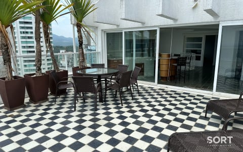 Living Cobertura Duplex Frente Mar no Edifício Theiss Heim