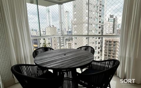 Vista Living Apartamento no Edifício Garden Plaza