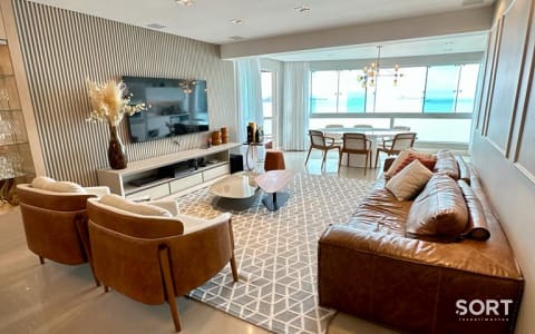Amplo Apartamento Frente mar no Edifício Beverly Hills