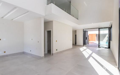 Casa no Condomínio Reserva com 3 Suítes, 4 vagas de garagem, piscina  em Balneário Camboriú
