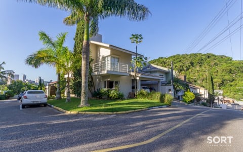 Fachada Casa Alto Padrão no Condomínio Residencial Ariribá
