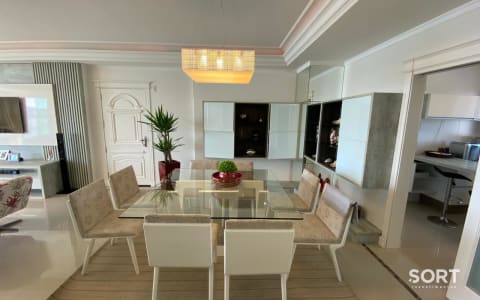 Sala de Jantar Apartamento Frente Mar no Edifício Beverlly Hills