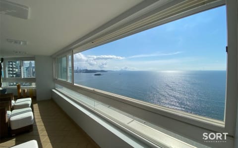 Vista Cobertura Duplex Frente Mar no Edifício Theiss Heim