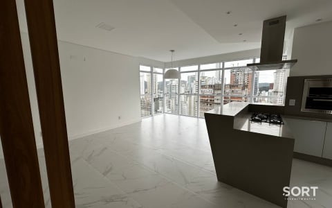 Amplo Apartamento Vista Mar Andar Alto no Edifício Unique Tower