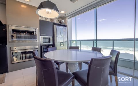 Living Apartamento Diferenciado Frente Mar no Edifício Metropolis