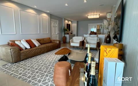 Sala de Estar Apartamento Frente mar no Edifício Beverly Hills