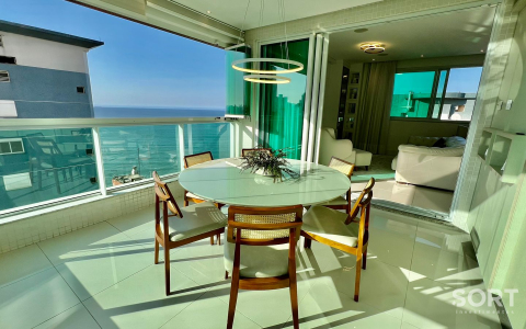 Mesa Jantar Apartamento Vista Mar no Edifício Luar Biasa